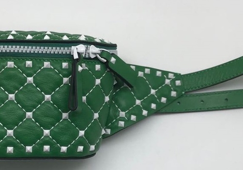Женская кожаная сумка на пояс Valentino Rockstud зеленая