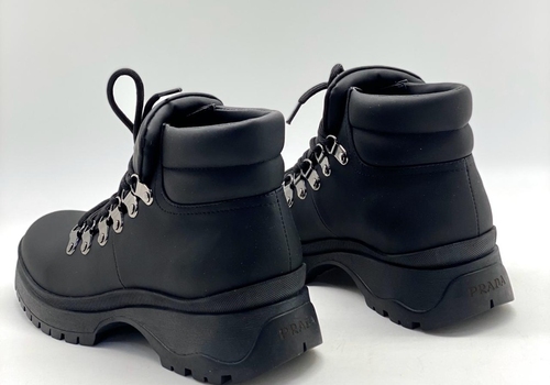 Осенние кожаные ботинки Prada черные