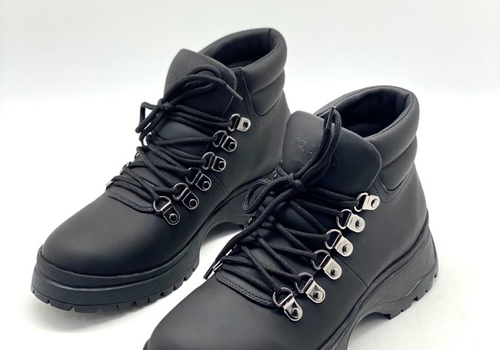 Осенние кожаные ботинки Prada черные