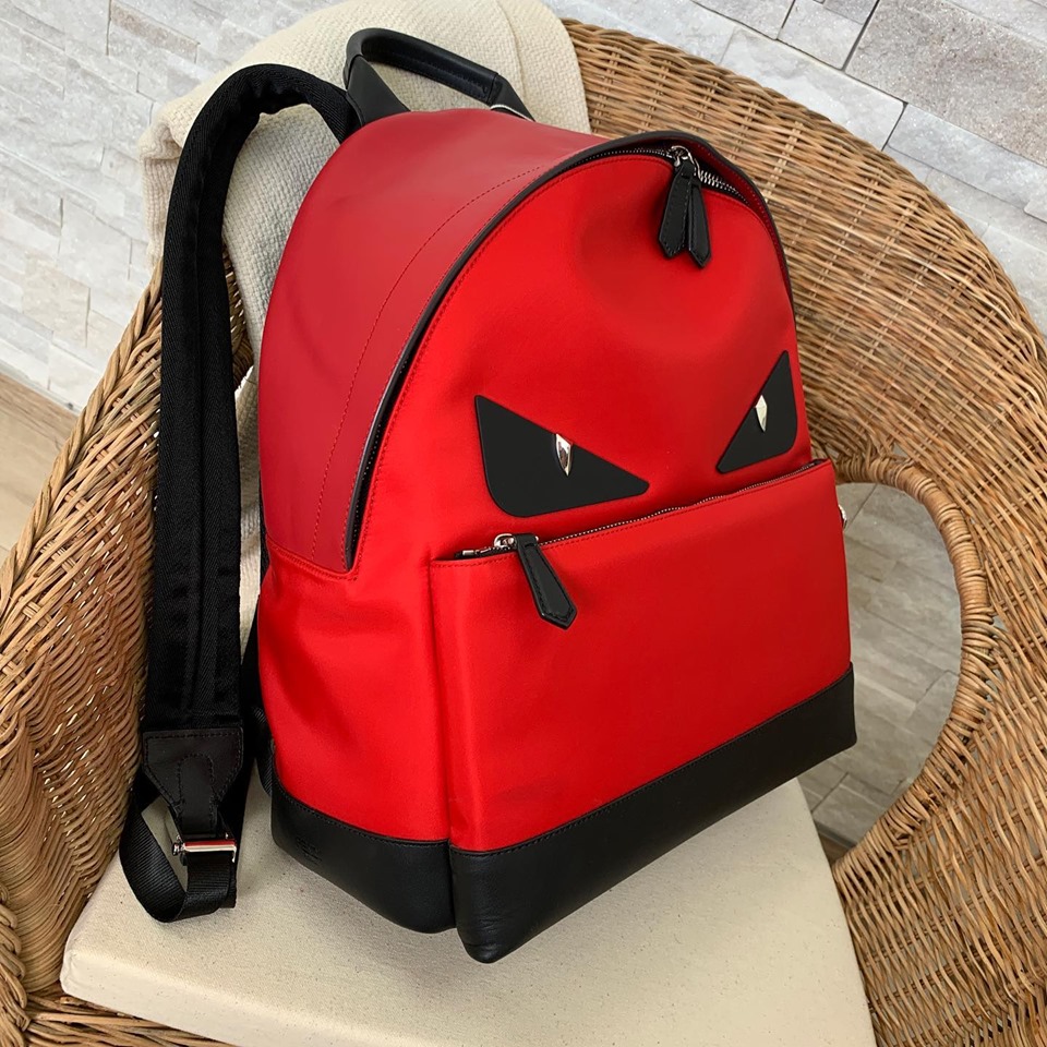Красный рюкзак FENDI