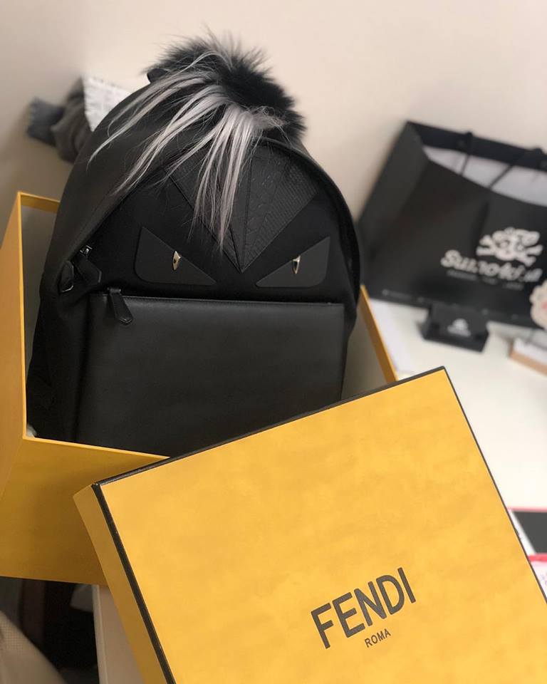 Черный женский рюкзак FENDI