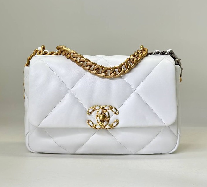 Кожаная сумка Chanel 19 белая 26 cm