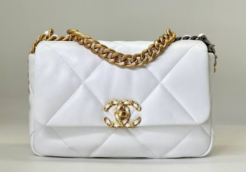 Кожаная сумка Chanel 19 белая 26 cm