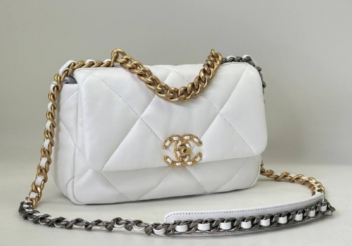 Кожаная сумка Chanel 19 белая 26 cm