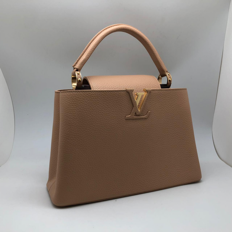 Кожаная сумка Louis Vuitton Capucines PM бежевая