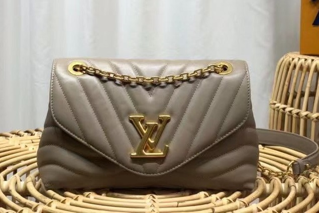 Женская кожаная сумка Louis Vuitton New Wave MM