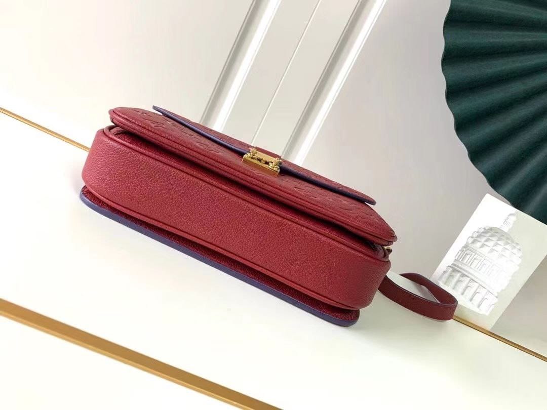 Кожаная красная сумка Louis Vuitton Pochette Metis