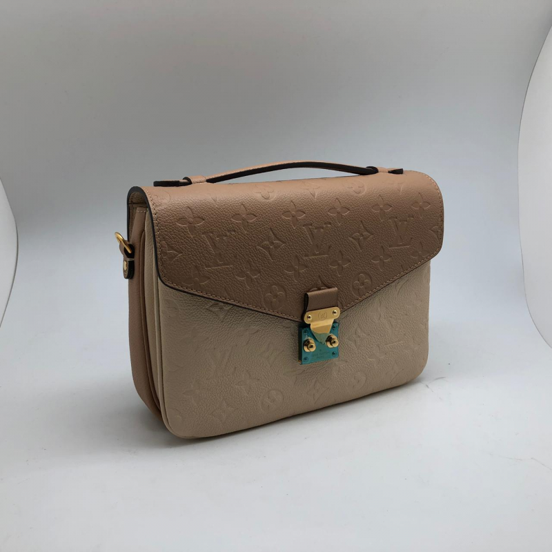 Кожаная бежевая сумка Louis Vuitton Pochette Metis