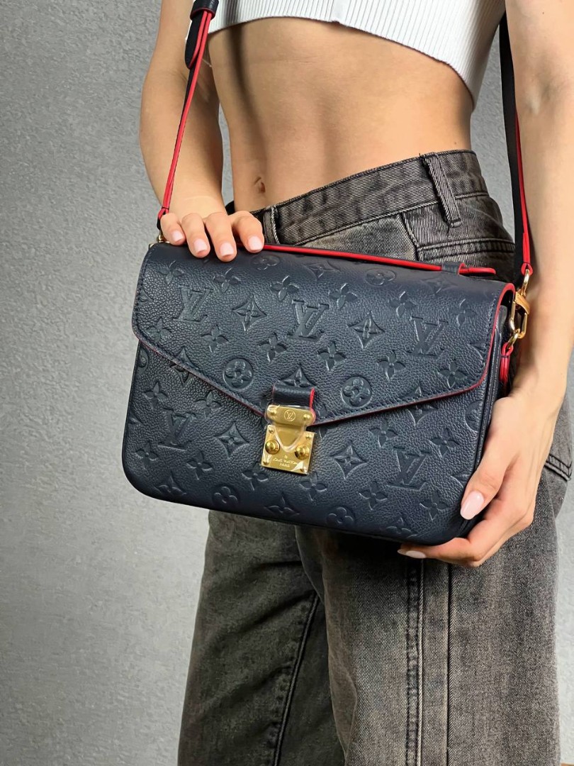 Кожаная сумка Louis Vuitton Pochette Metis темно-синяя
