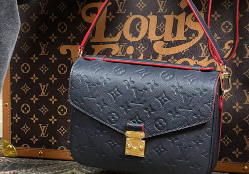 Кожаная сумка Louis Vuitton Pochette Metis темно-синяя
