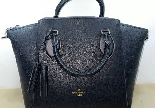 Женская кожаная сумка Louis Vuitton Haumea черная