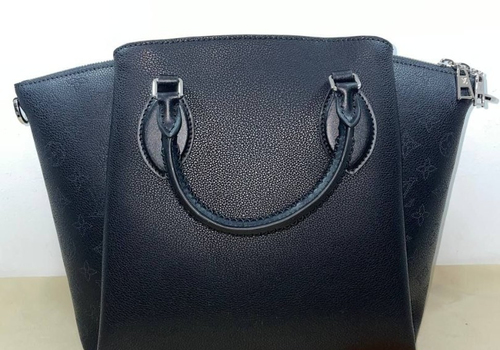 Женская кожаная сумка Louis Vuitton Haumea черная