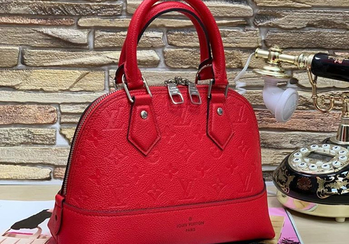 Красная сумка Louis Vuitton Alma BB