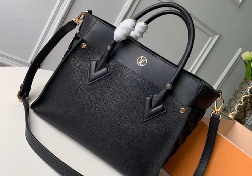 Кожаная сумка Louis Vuitton On My Side MM черная