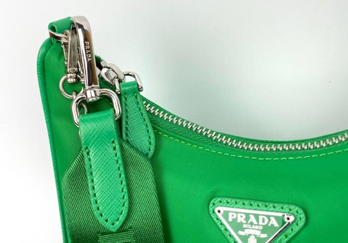Женская сумка Prada Re-Edition 2000 зеленая
