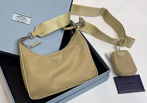 Женская сумка Prada Re-Edition 2000 бежевая