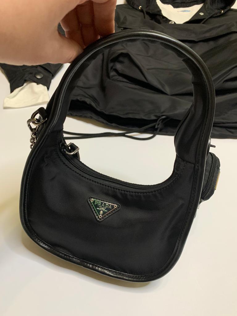 Черная сумка Prada Re-Edition 2000
