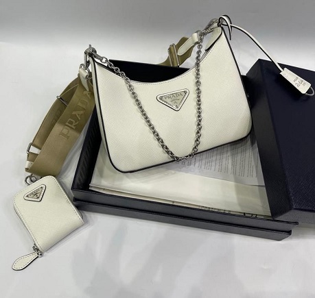Кожаная белая сумка Prada Re-Edition 2000