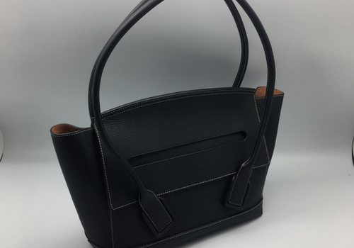 Женская кожаная сумка Bottega Veneta Arco Mini черная