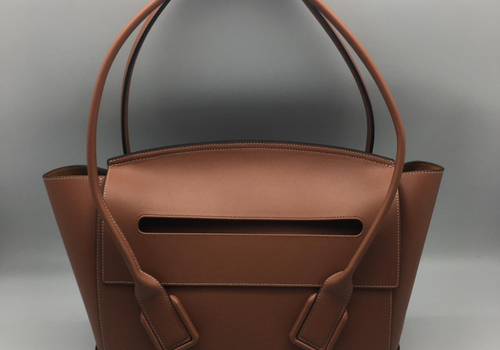 Женская кожаная сумка Bottega Veneta Arco коричневая