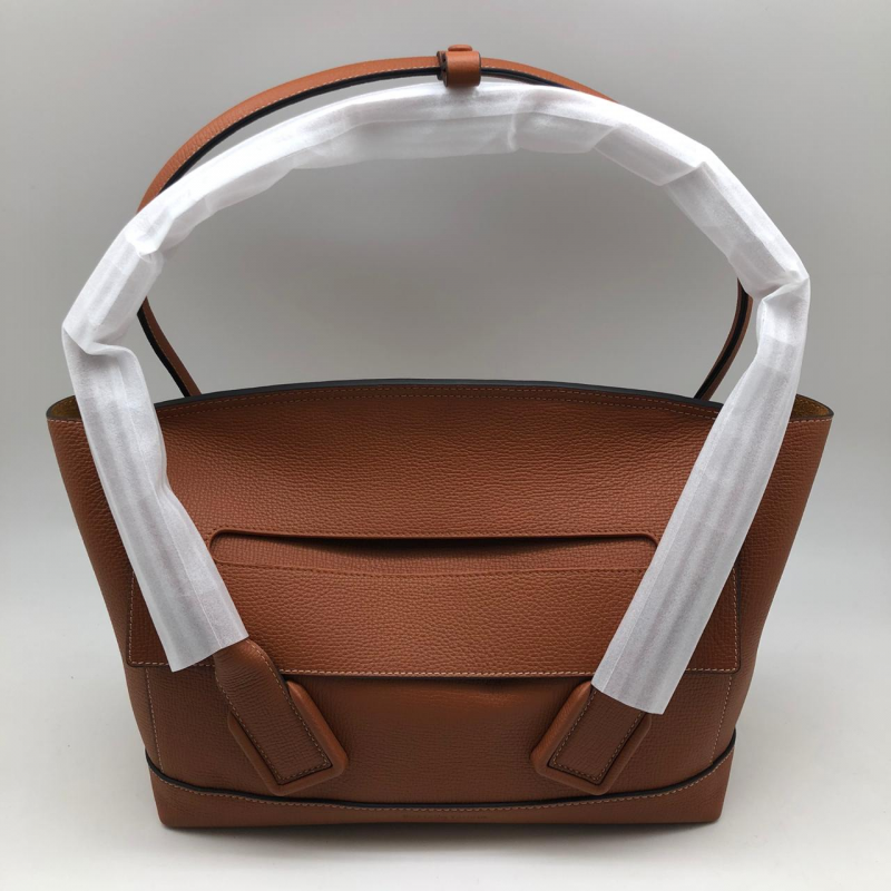 Женская кожаная сумка Bottega Veneta Arco коричневая