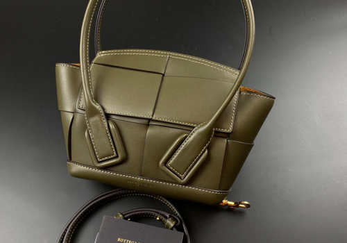 Женская кожаная сумка Bottega Veneta Arco Mini