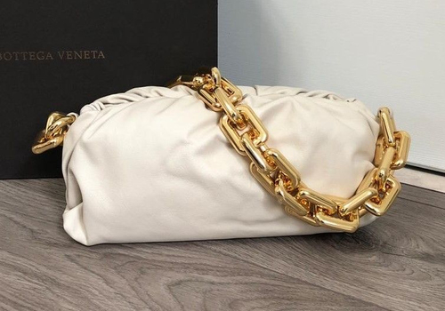 Женская сумка Bottega Veneta The Chain Pouch белая