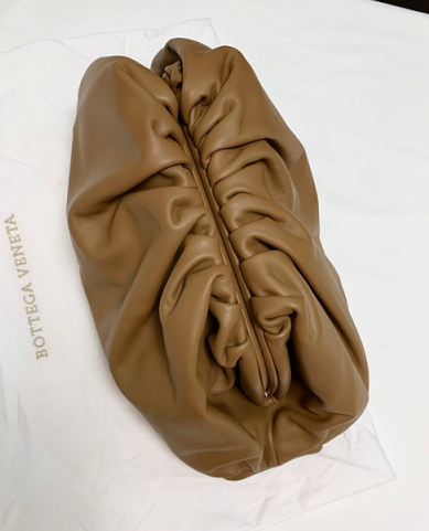 Женская сумка Bottega Veneta Pouch коричневая