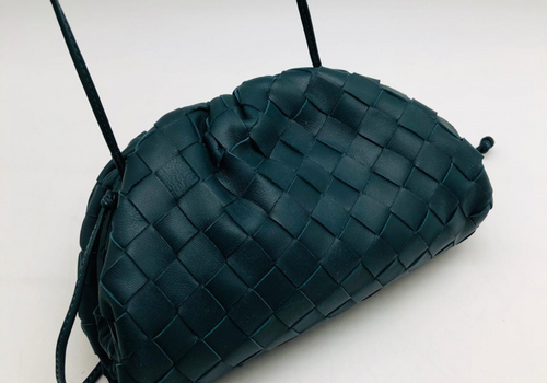 Женская сумка Bottega Veneta Pouch Mini черная