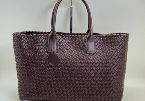 Женская кожаная сумка Bottega Veneta Cabat бордовая