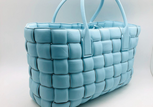 Женская кожаная сумка Bottega Veneta Cabat голубая