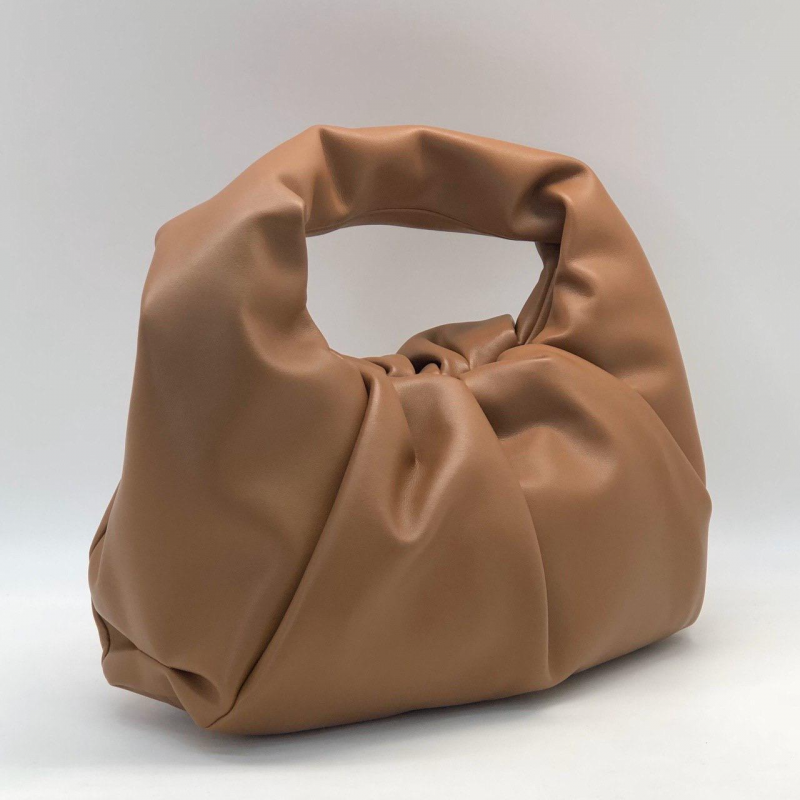 Женская сумка Bottega Veneta Shoulder Pouch коричневая