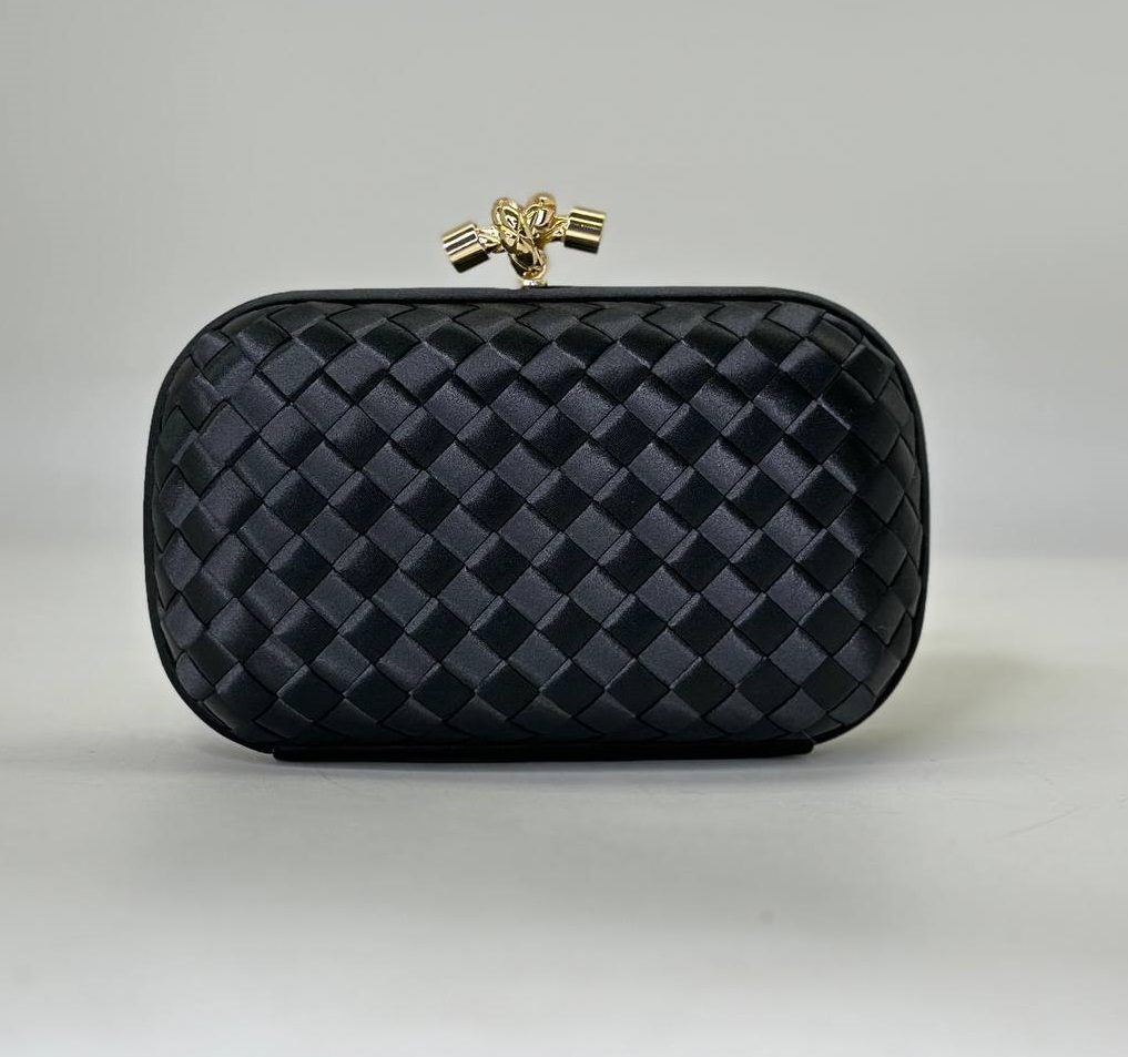 Клатч Bottega Veneta Intreccio Knot черный