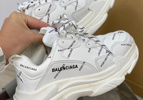 Женские кроссовки Balenciaga Triple S белые.