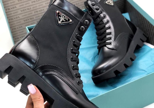 Женские кожаные ботинки Prada черные
