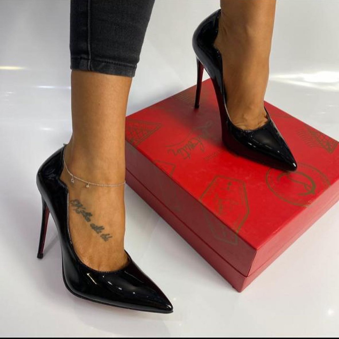Женские лаковые туфли Christian Louboutin Pigalle черные