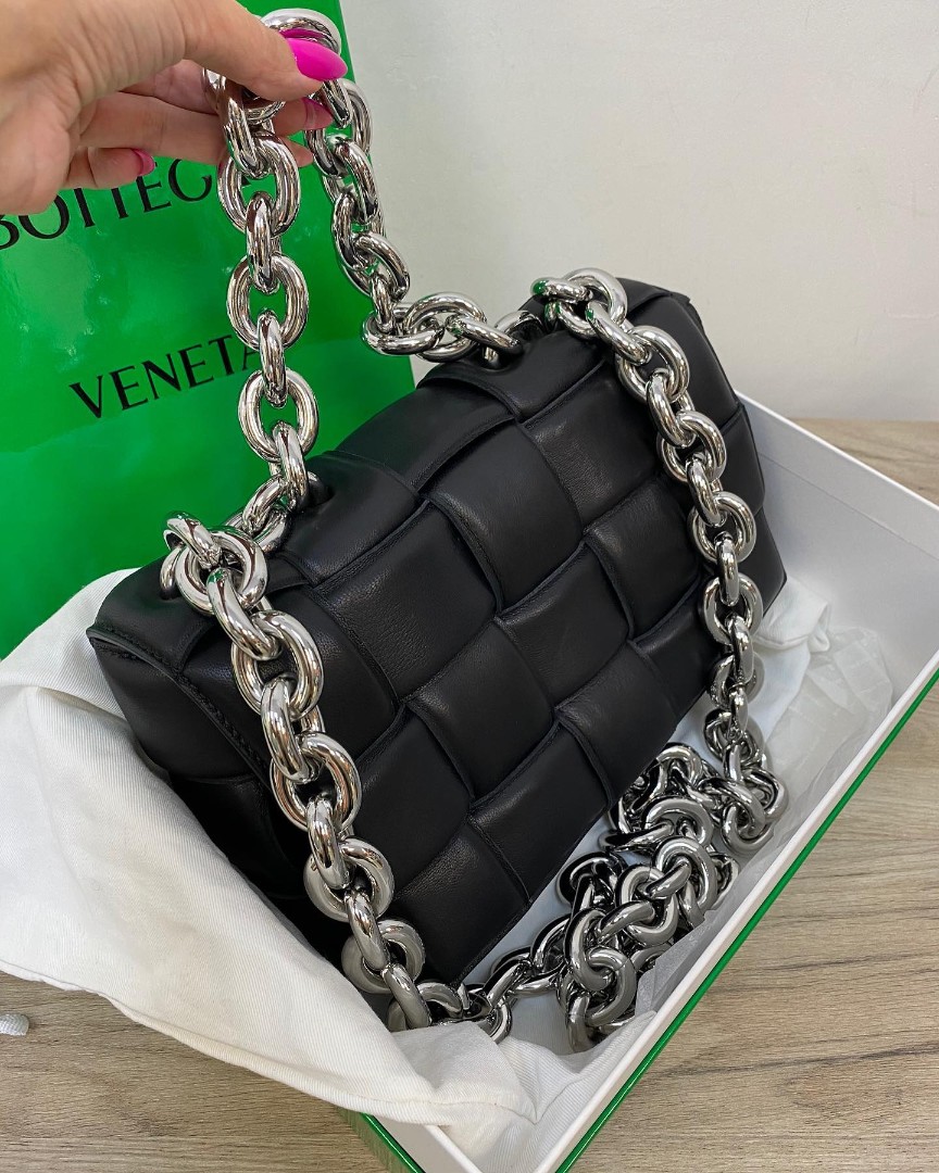 Женская сумка Bottega Veneta Padded Cassette черная