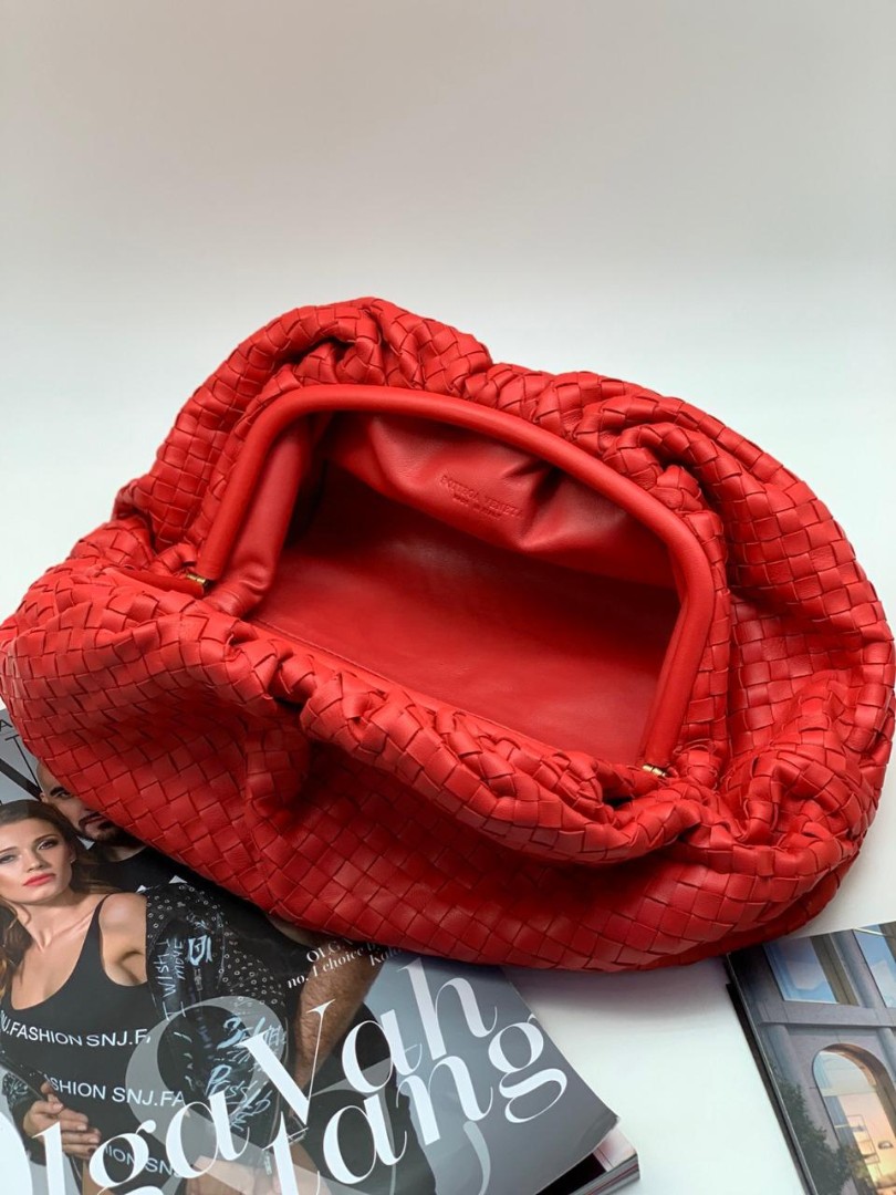 Женская сумка Bottega Veneta Pouch красная