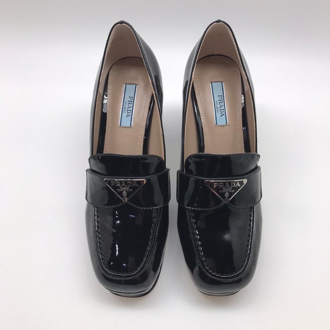 Женские туфли Prada черные в лаке