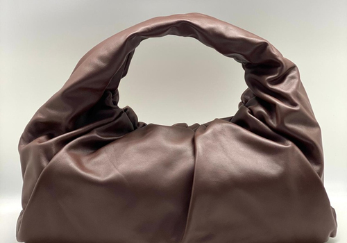 Женская сумка Bottega Veneta Shoulder Pouch шоколадная