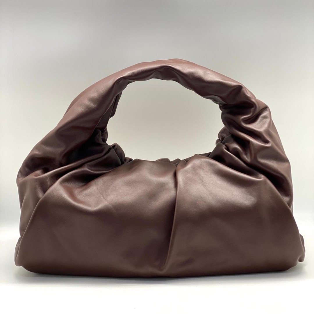 Женская сумка Bottega Veneta Shoulder Pouch шоколадная