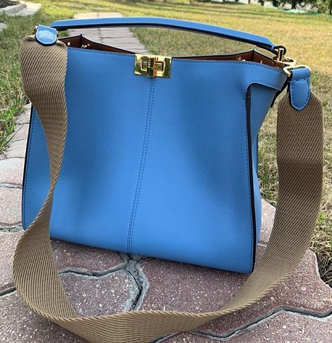 Женская сумка Fendi Peekaboo голубая