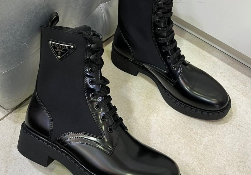 Женские черные кожаные ботинки Prada