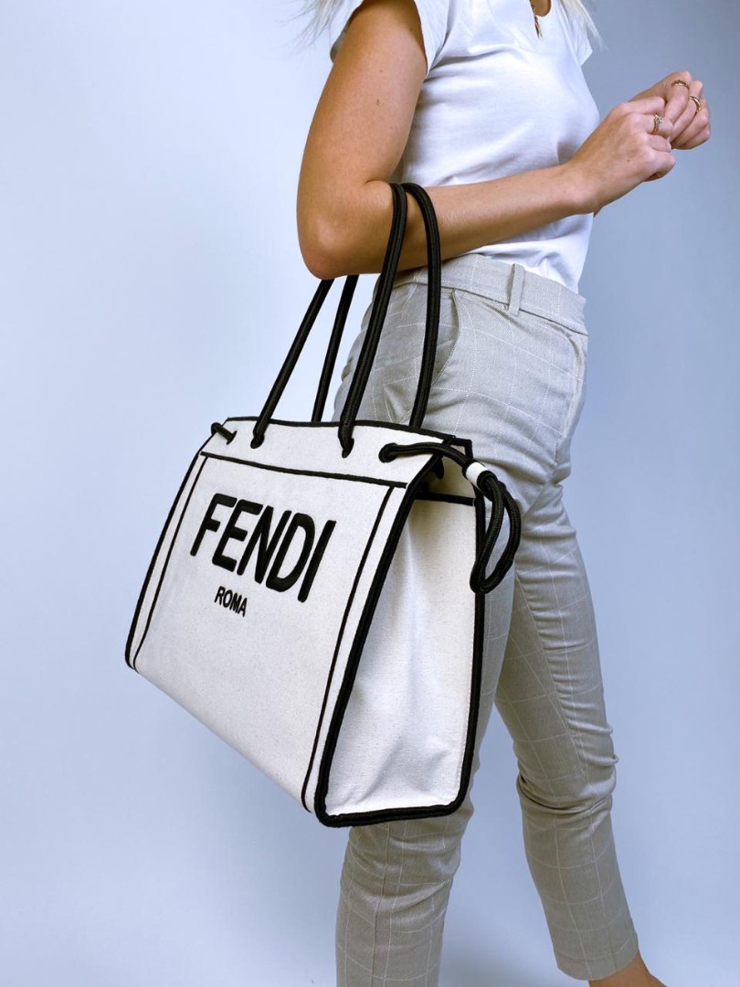 Женская сумка Fendi Roma белая