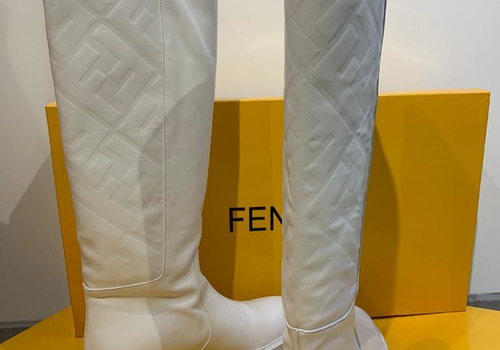 Женские кожаные сапоги Fendi белые